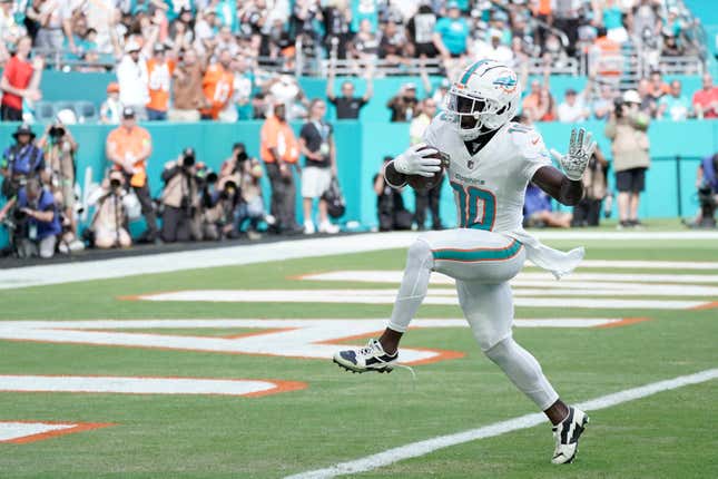 MIAMI GARDENS, FLORIDA - NOVEMBER 19: Tyreek Hill #10 of the Miami Dolphins scores a touchdown during the first quarter in the game against the Las Vegas Raiders at Hard Rock Stadium on November 19, 2023 in Miami Gardens, Florida. (Photo by Bryan Cereijo/Getty Images)